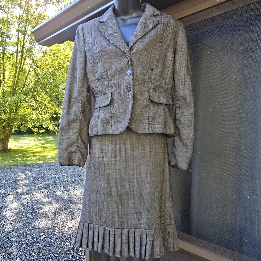 Tahari ASL Womens Skirt Suit Size 8 Dark Grey Wool Career Jacket Set
